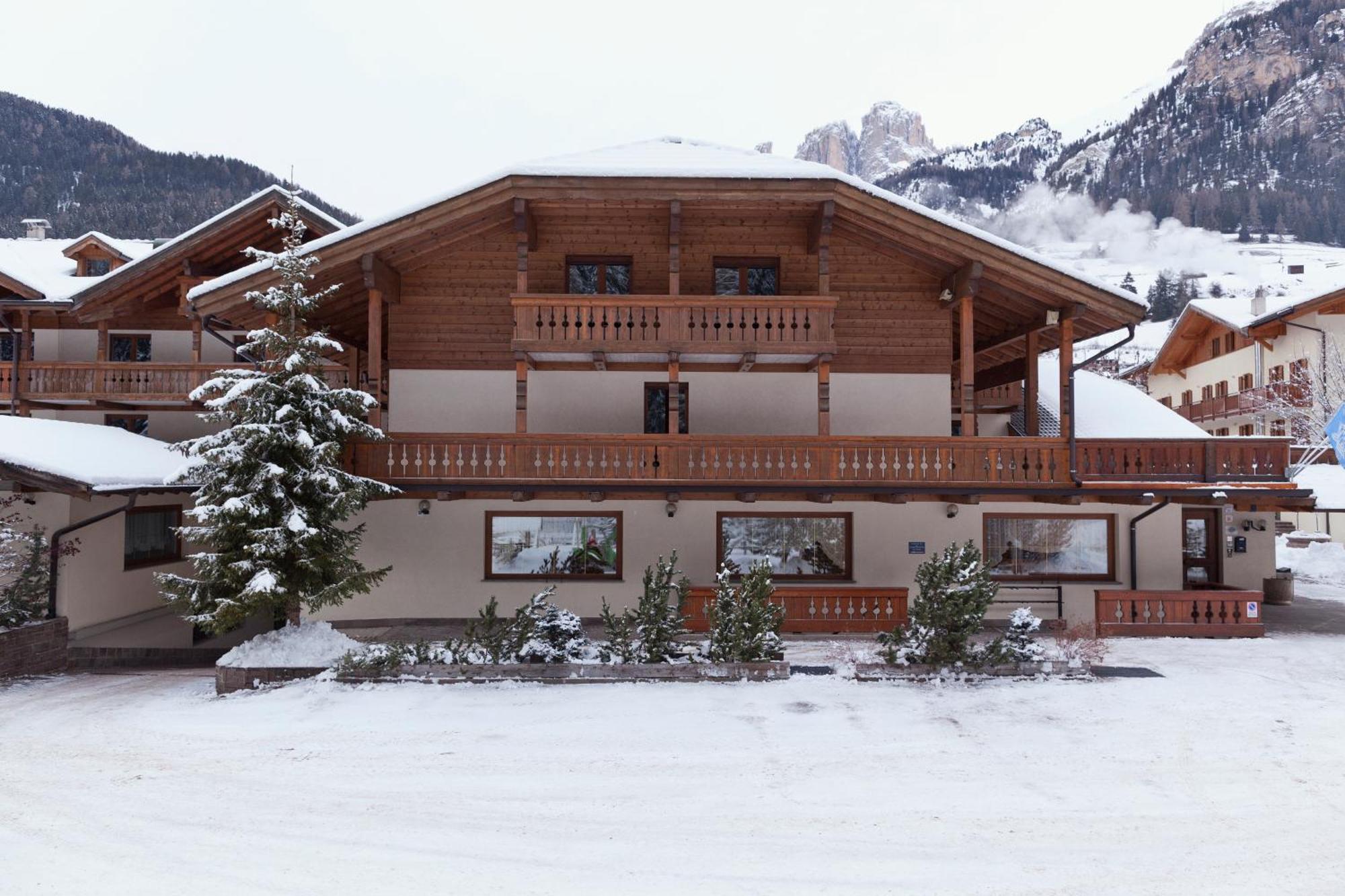 Hotel Sella Ronda Serenella Кампителло-ди-Фасса Экстерьер фото
