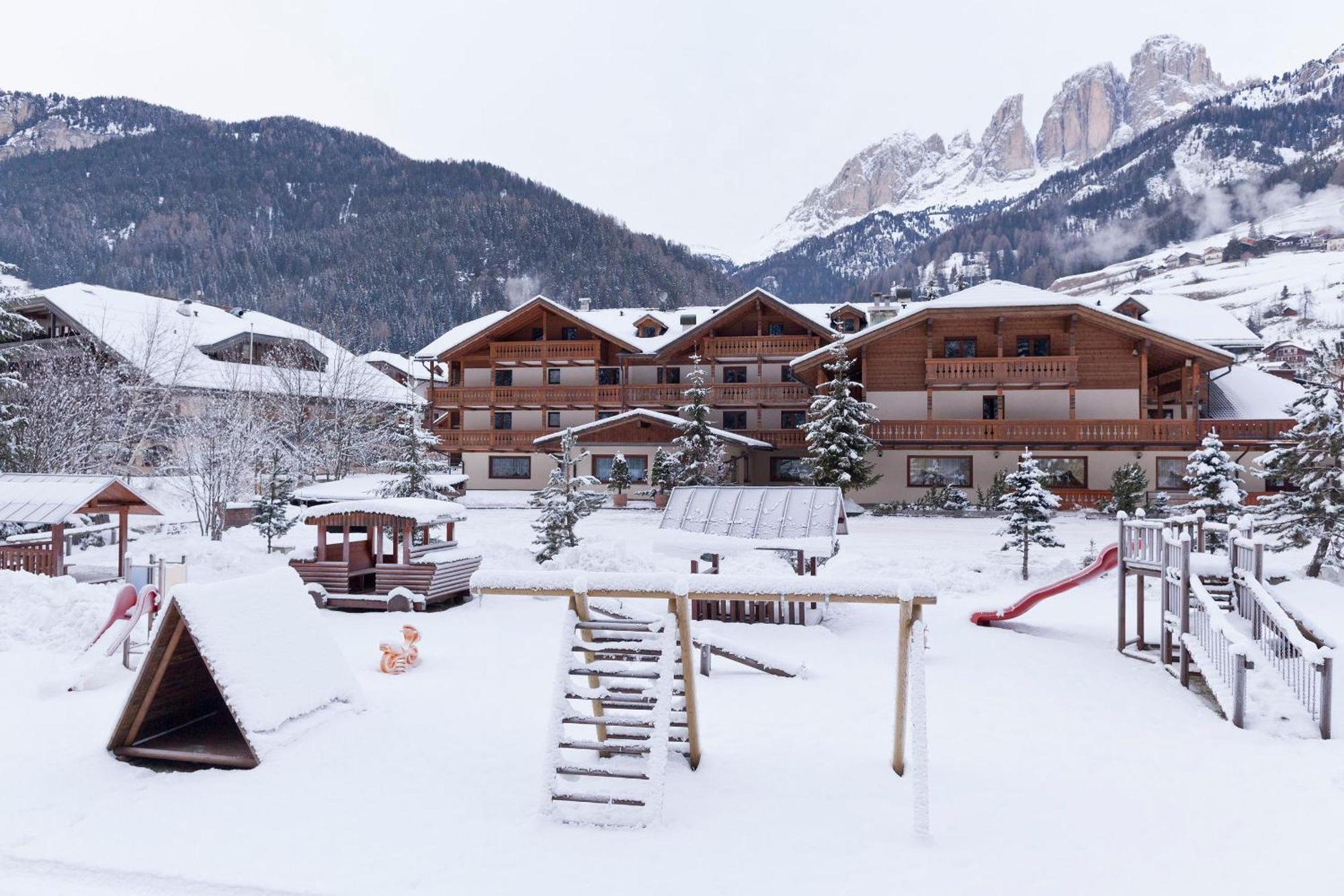 Hotel Sella Ronda Serenella Кампителло-ди-Фасса Экстерьер фото